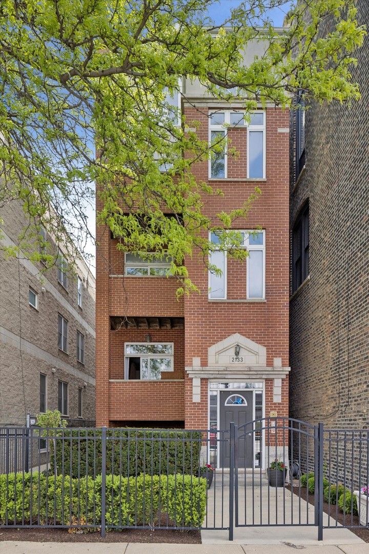 2133 SOUTHPORT Avenue, Chicago, IL 60614
