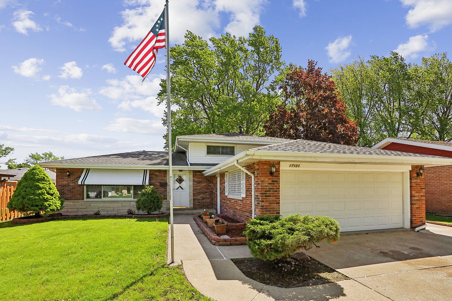 17121 Ingleside Avenue — South Holland, IL 60473