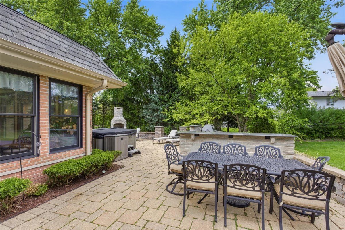 39 Mockingbird Lane, Oak Brook, IL 60523
