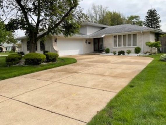 9117 S Tripp Avenue S — Oak Lawn, IL 60453