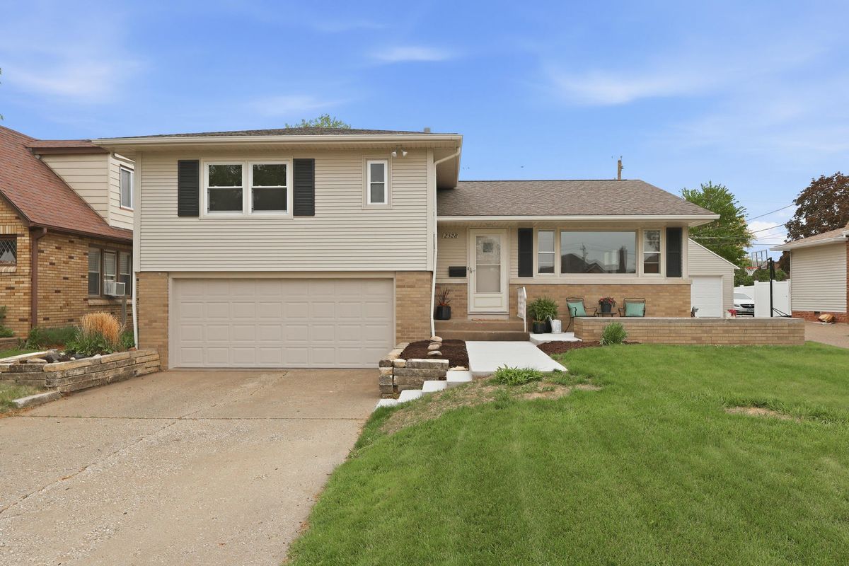 2528 28th Street, Moline, IL 61265