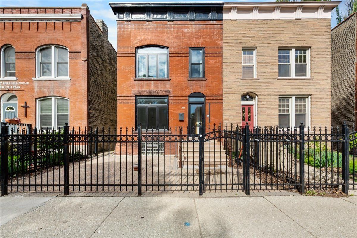 2444 Sheffield Avenue, Chicago, IL 60614