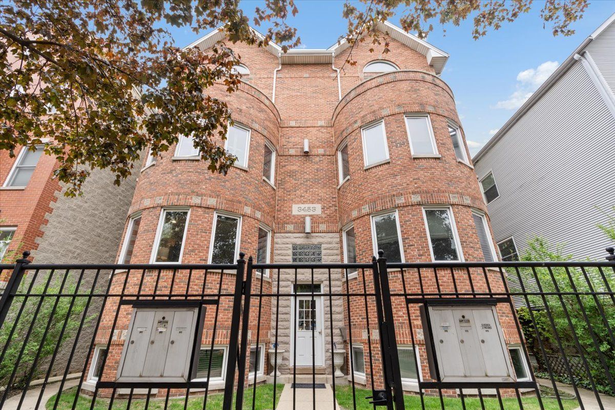 3453 RACINE Avenue, Chicago, IL 60657