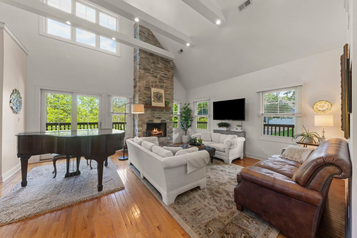 35 S Wilmette Avenue, Westmont, IL 60559