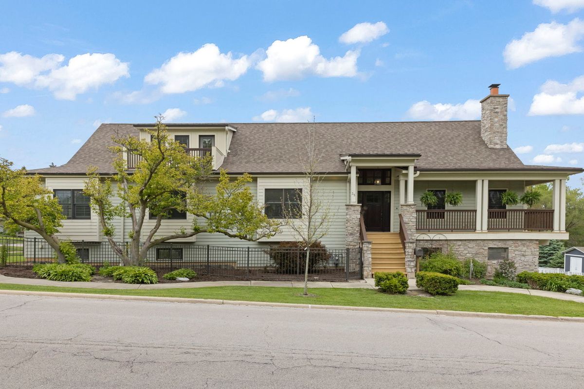 35 Wilmette Avenue, Westmont, IL 60559