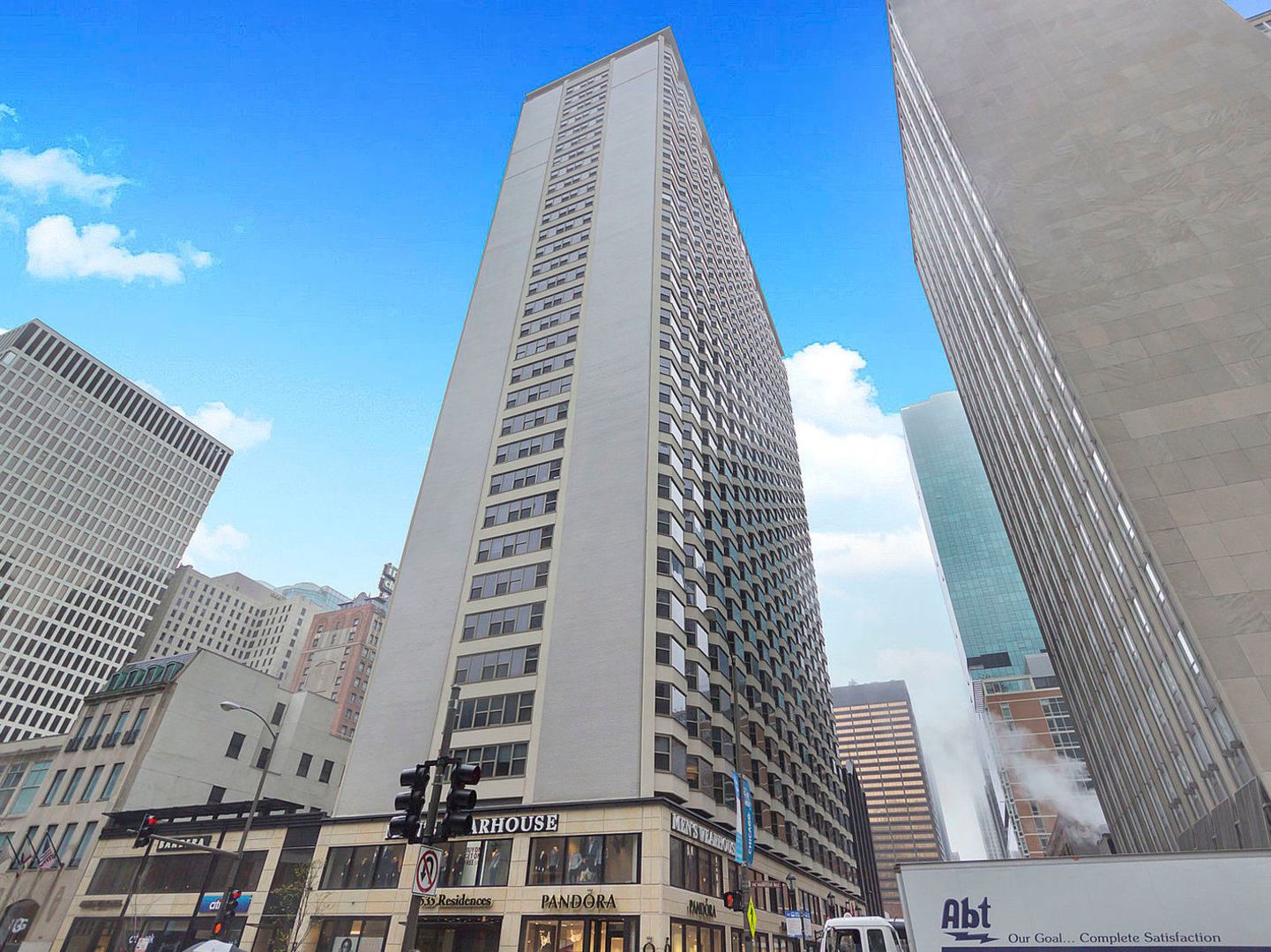 535 N Michigan Avenue #1705 — Chicago, IL 60611