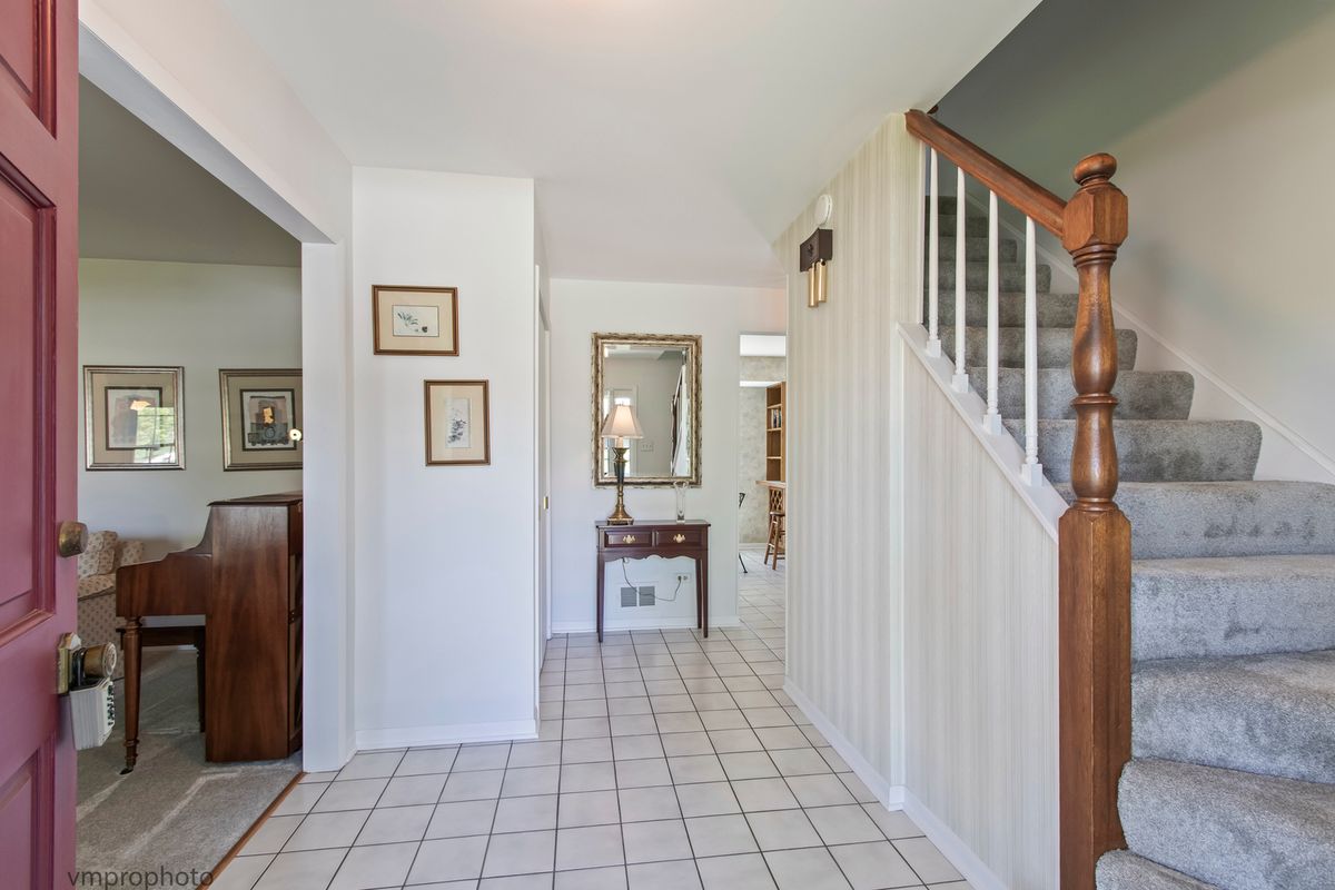 1839 Victoria Road, Mundelein, IL 60060