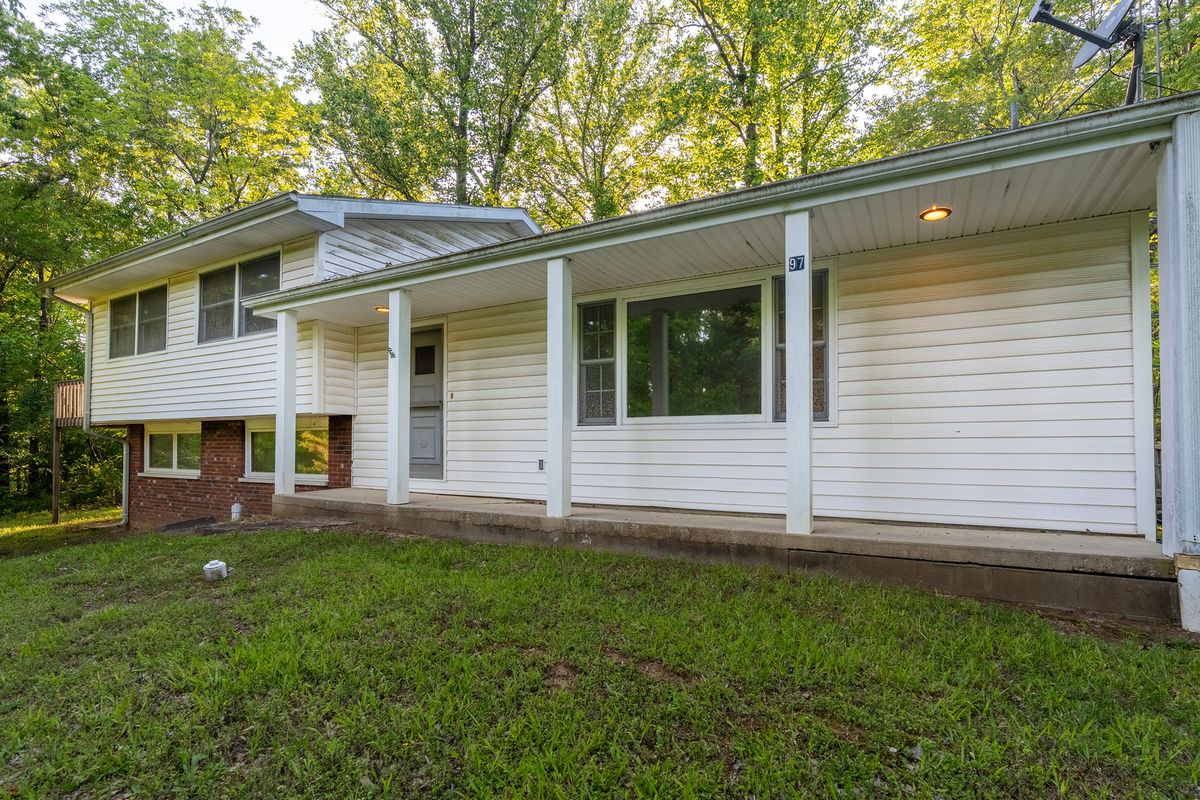 97 New Campfire Road, Carbondale, IL 62903