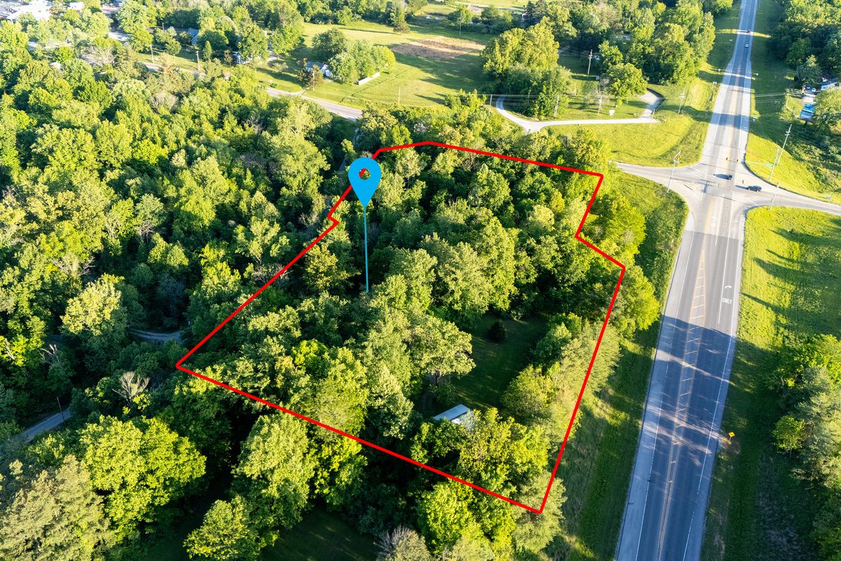 97 New Campfire Road, Carbondale, IL 62903