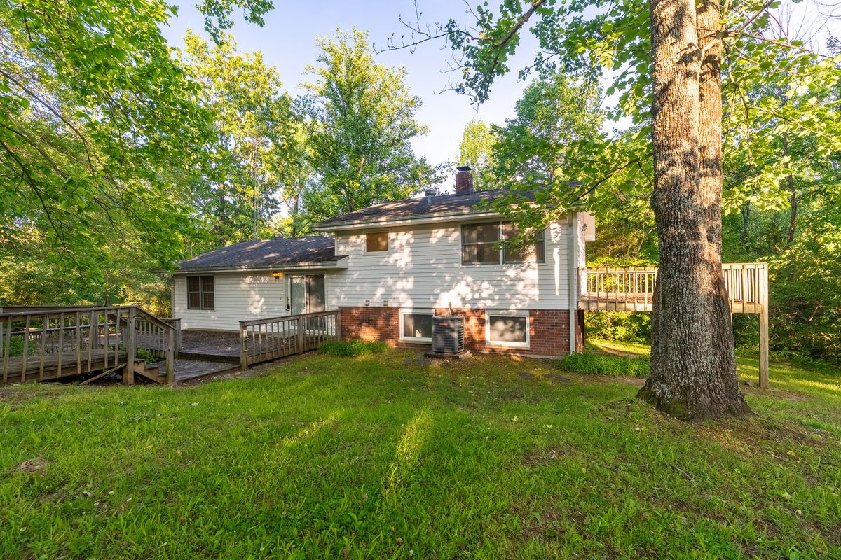 97 New Campfire Road, Carbondale, IL 62903