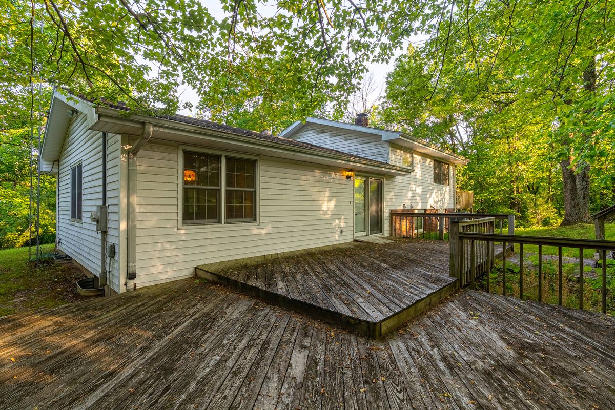 97 New Campfire Road, Carbondale, IL 62903