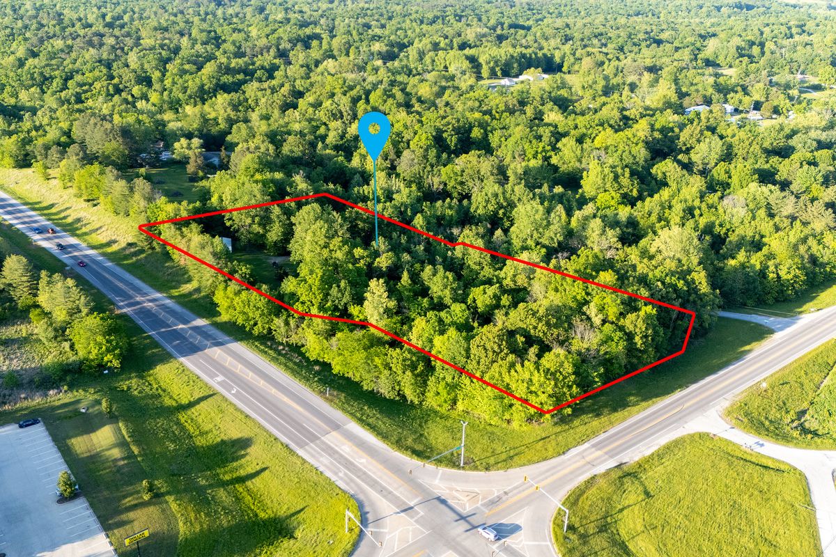 97 New Campfire Road, Carbondale, IL 62903