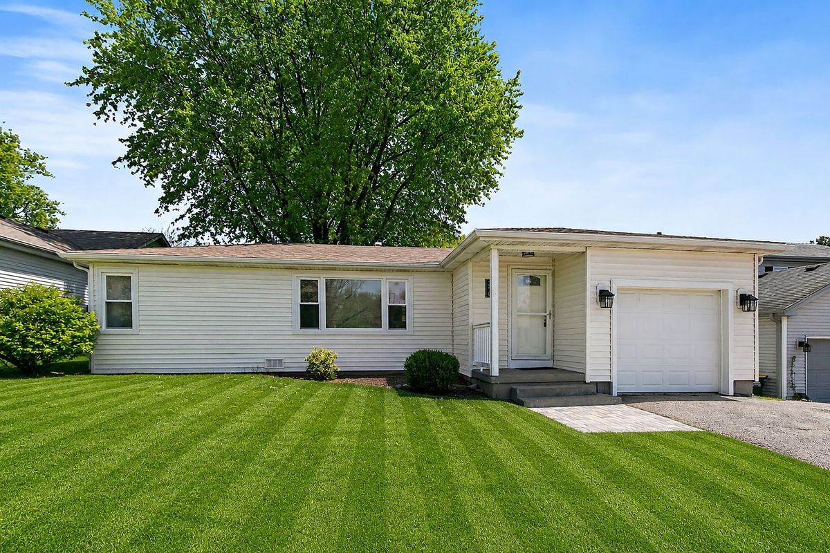 378 Council Trail, Lake In The Hills, IL 60156