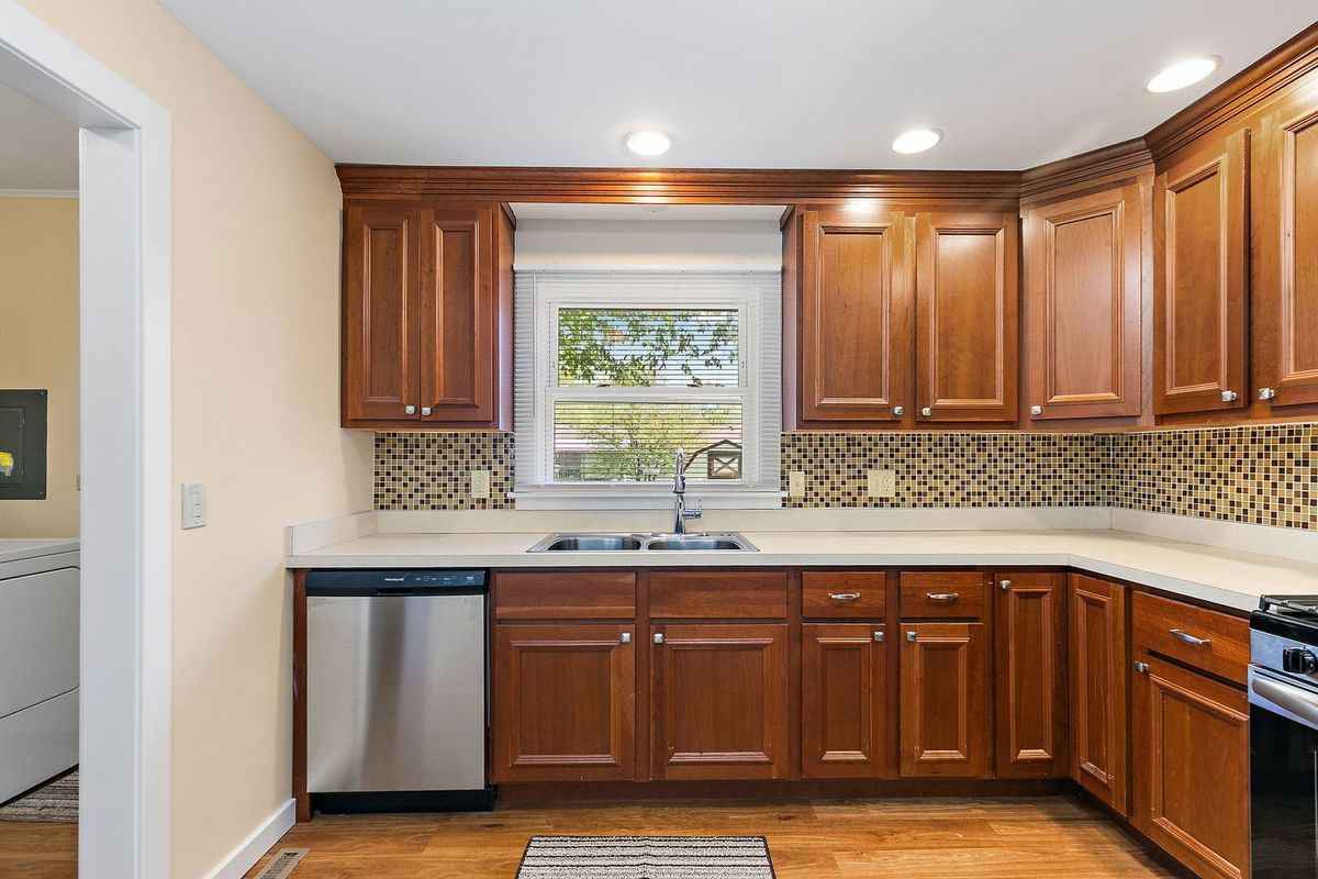 378 Council Trail, Lake In The Hills, IL 60156