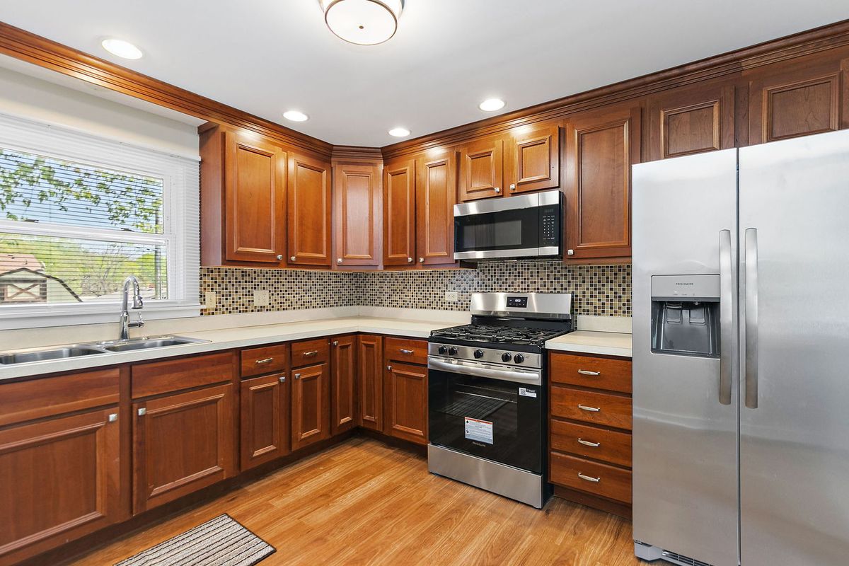 378 Council Trail, Lake In The Hills, IL 60156