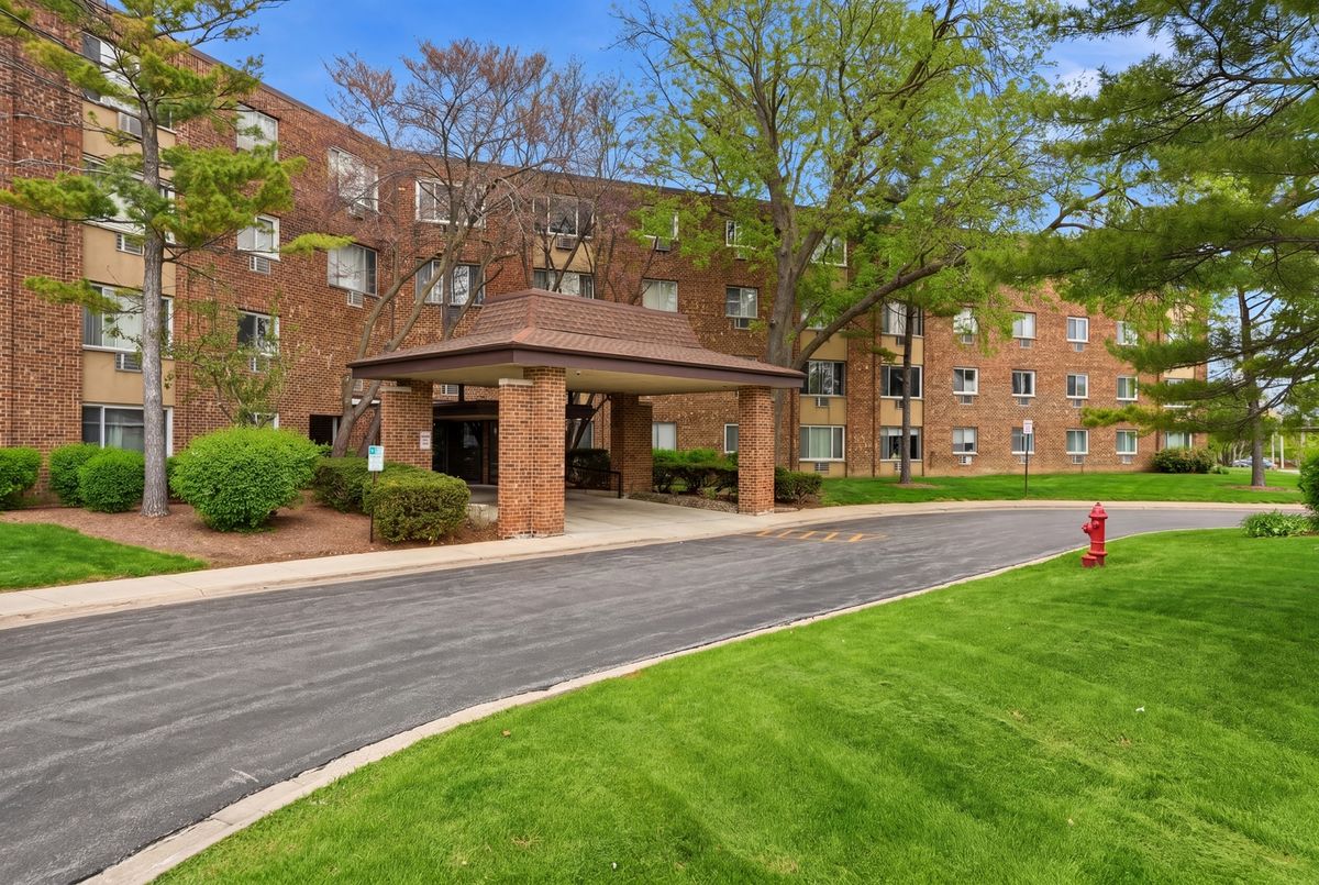 1500 Robin Circle, Hoffman Estates, IL 60169