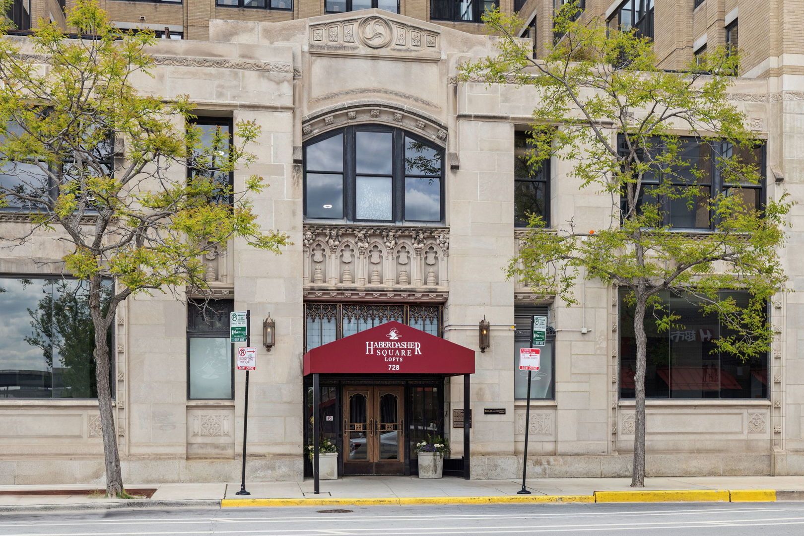 728 W Jackson Boulevard #302 — Chicago, IL 60661