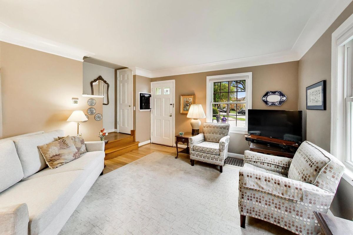 6436 N Oketo Avenue, Chicago, IL 60631