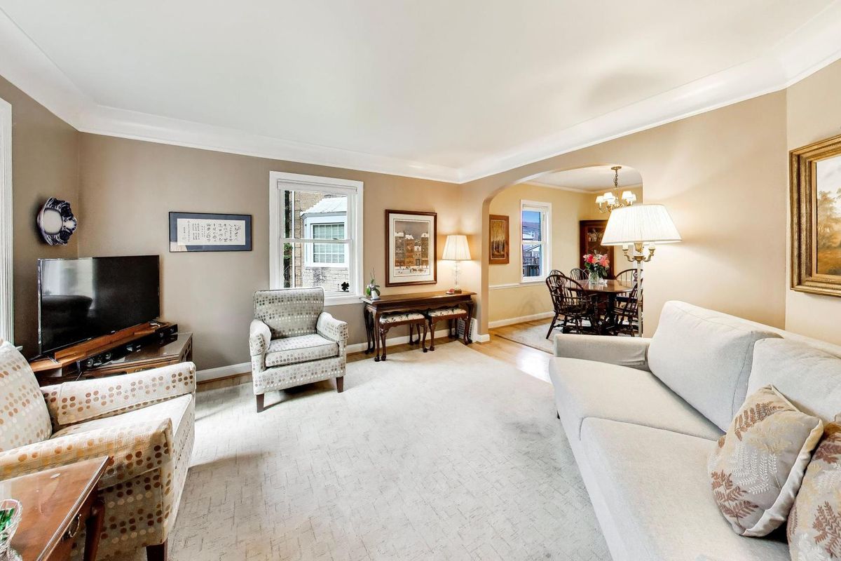 6436 N Oketo Avenue, Chicago, IL 60631