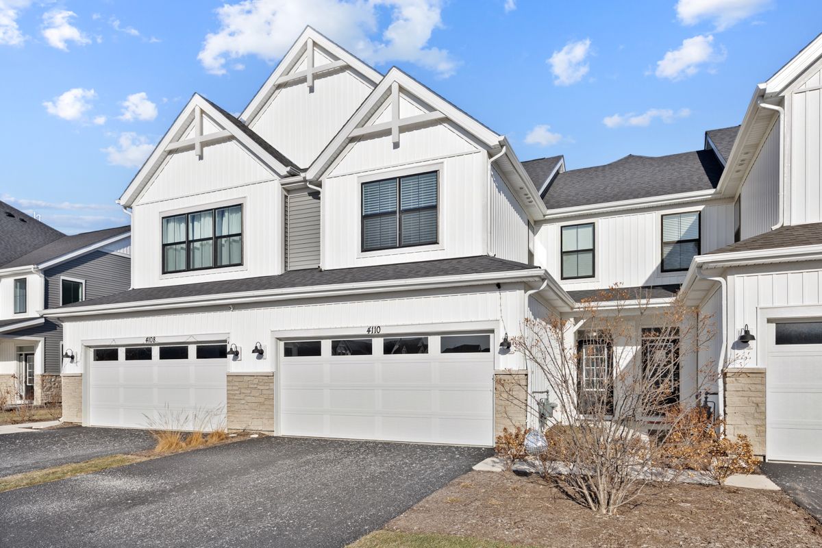 4110 Chelsea Manor Circle — Aurora, IL 60504
