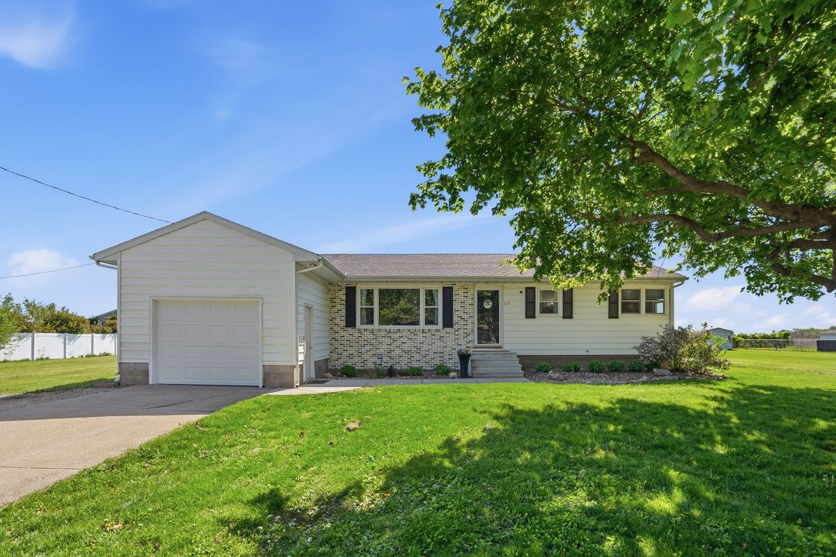 215 YATES Street, Alpha, IL 61413