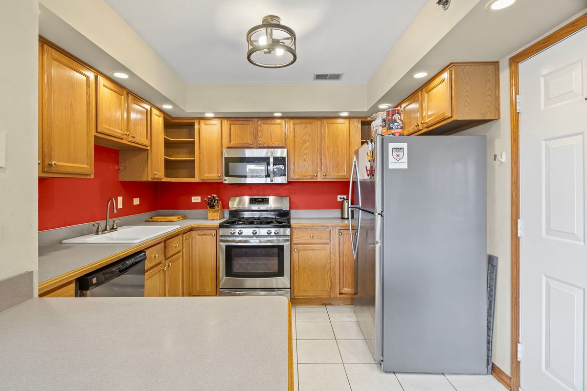 10710 Central Avenue #3D, Chicago Ridge, IL 60415