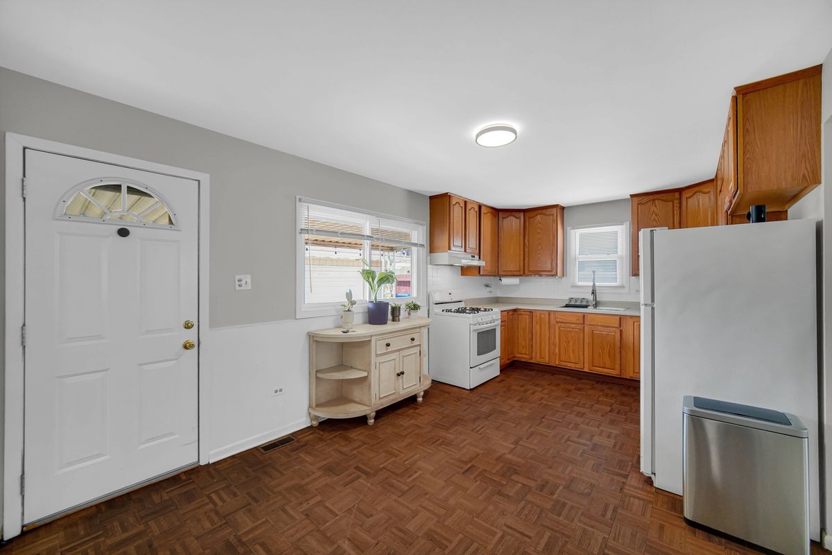 7305 W 75th Street, Bridgeview, IL 60455