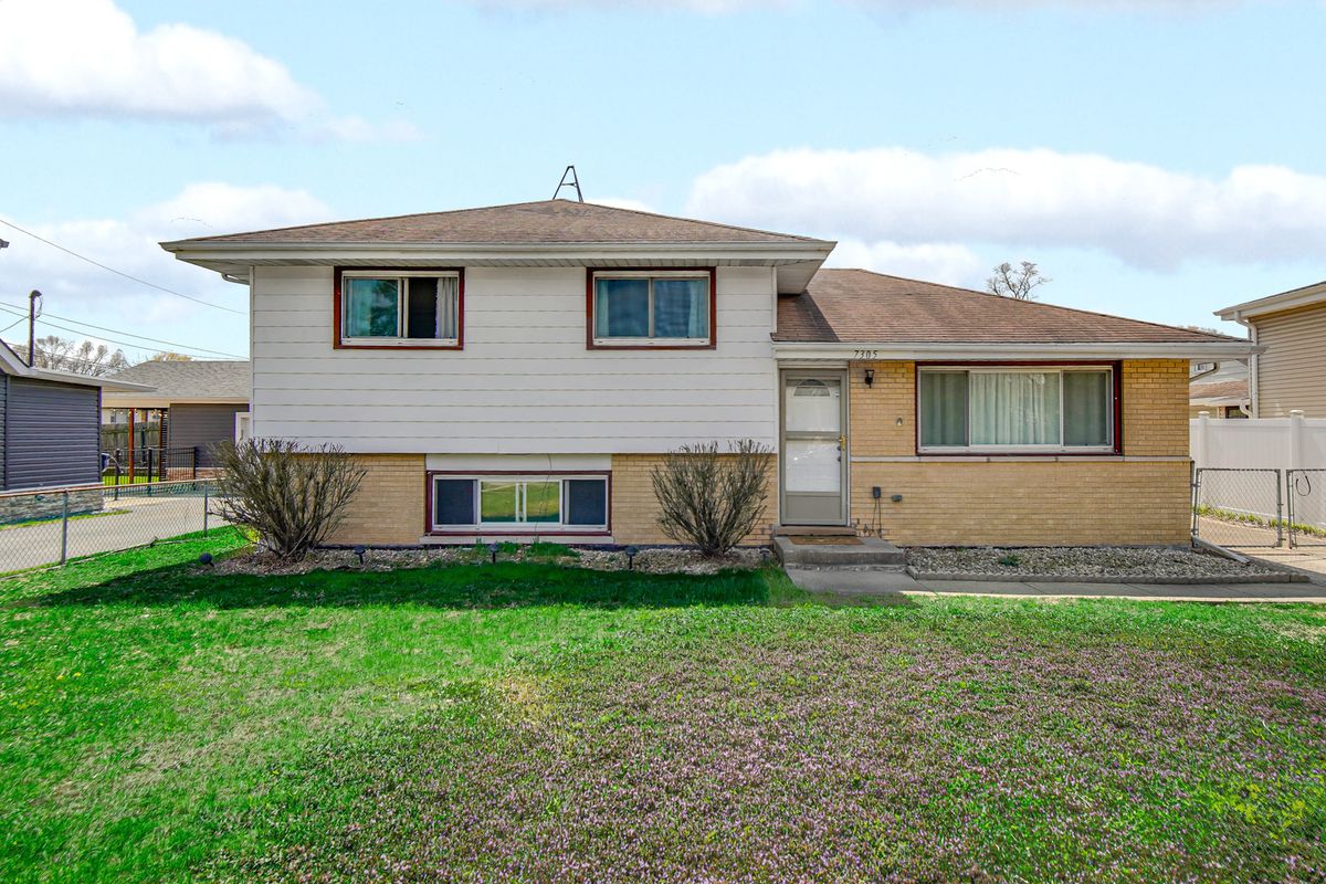 7305 W 75th Street, Bridgeview, IL 60455