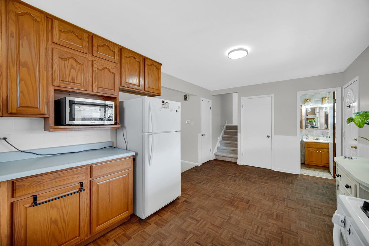7305 W 75th Street, Bridgeview, IL 60455