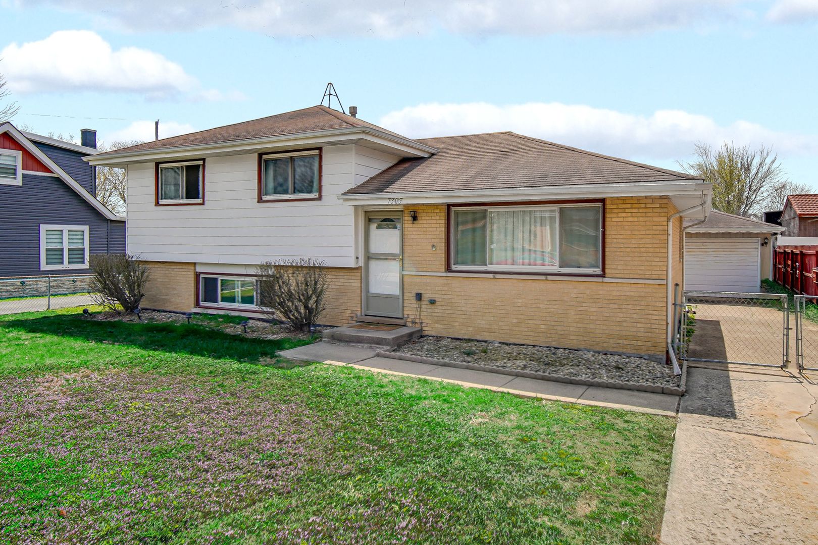 7305 W 75th Street — Bridgeview, IL 60455