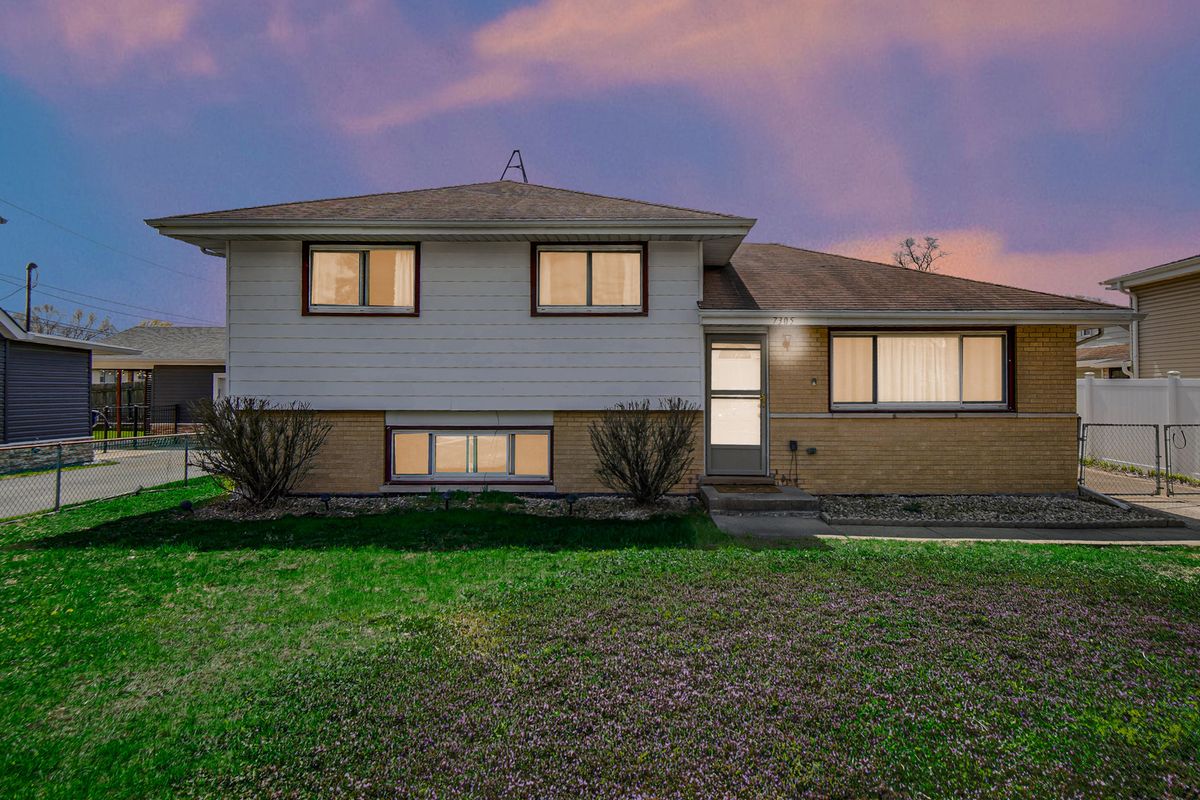 7305 W 75th Street, Bridgeview, IL 60455