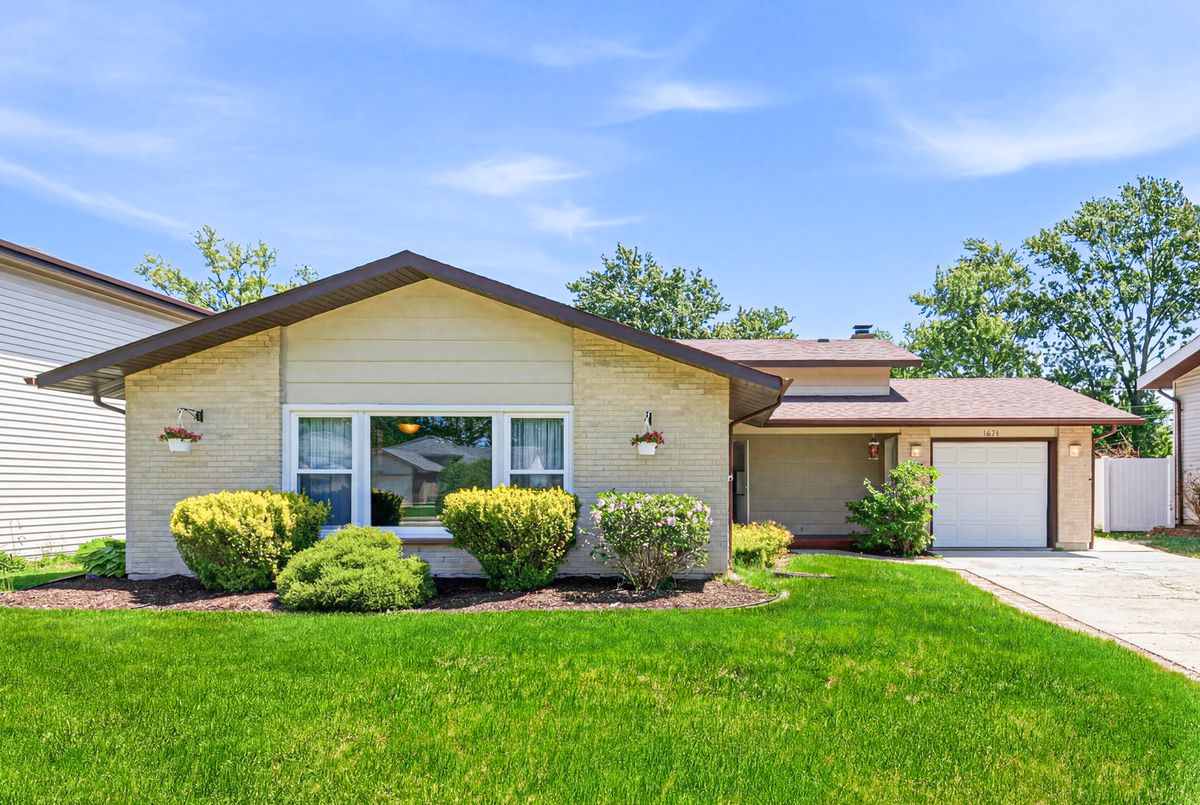 1073 S Finley Road, Lombard, IL 60148