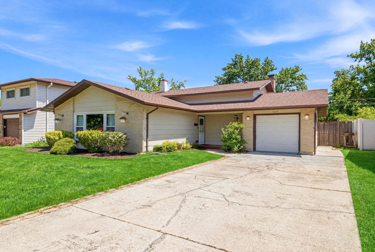 1073 S Finley Road, Lombard, IL 60148
