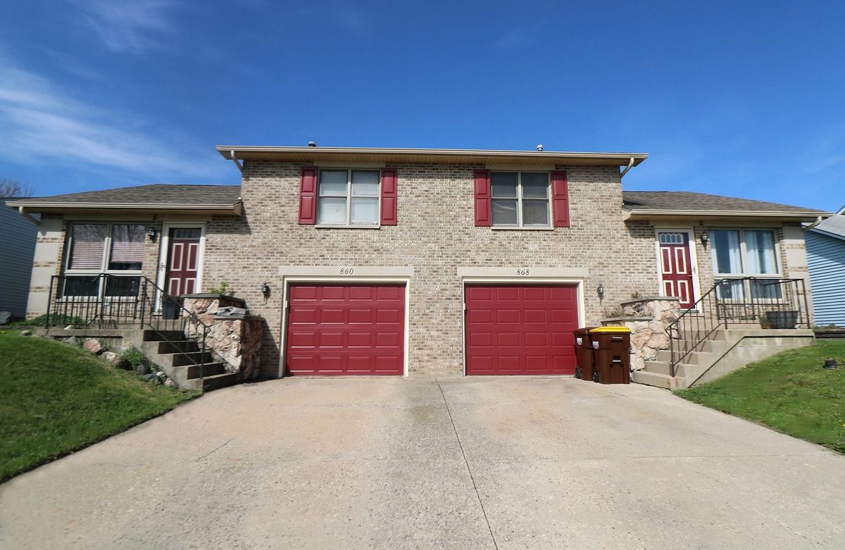 860-868 Carol Avenue, Woodstock, IL 60098