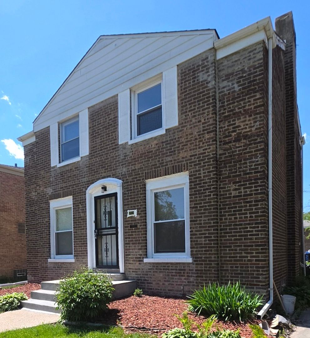 10118 Luella Avenue, Chicago, IL 60617