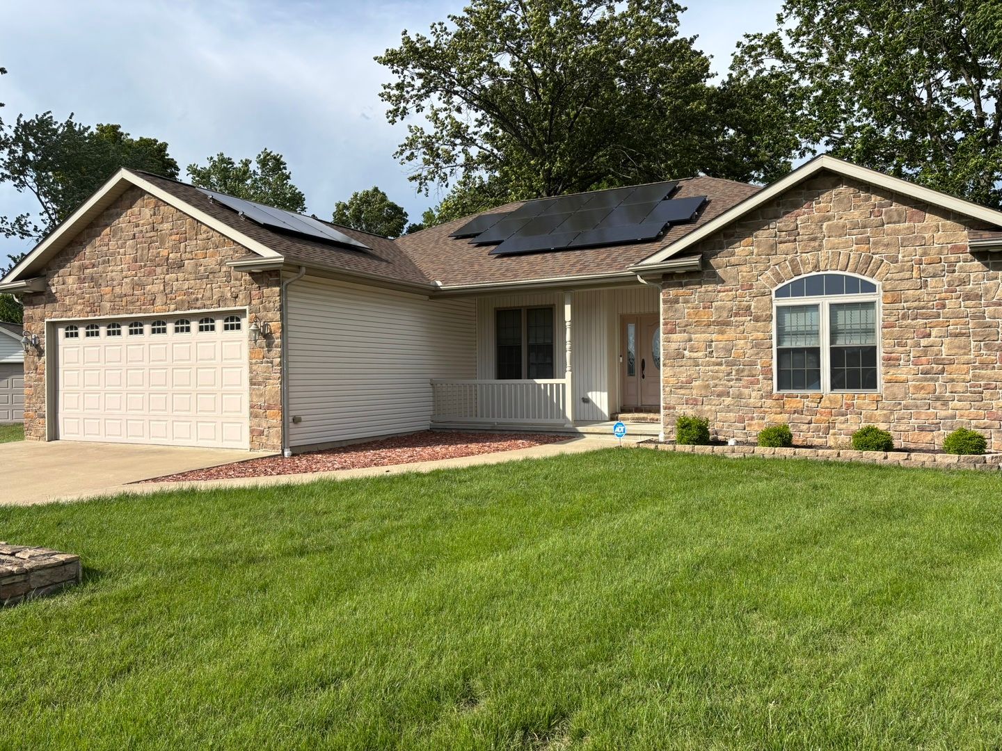 2004 Arthur Court — Carterville, IL 62918