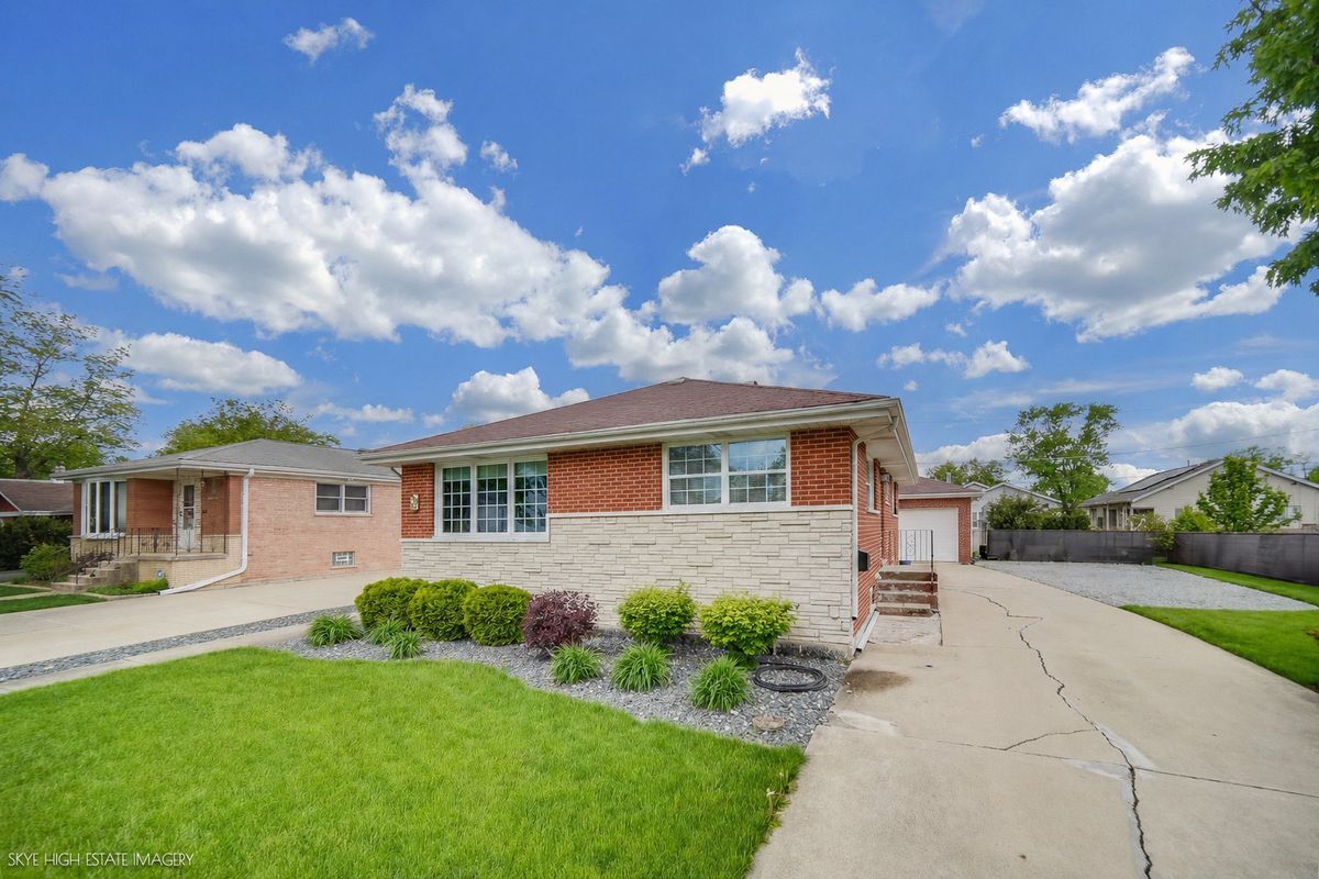29 W. 31st. Place, Steger, IL 60475