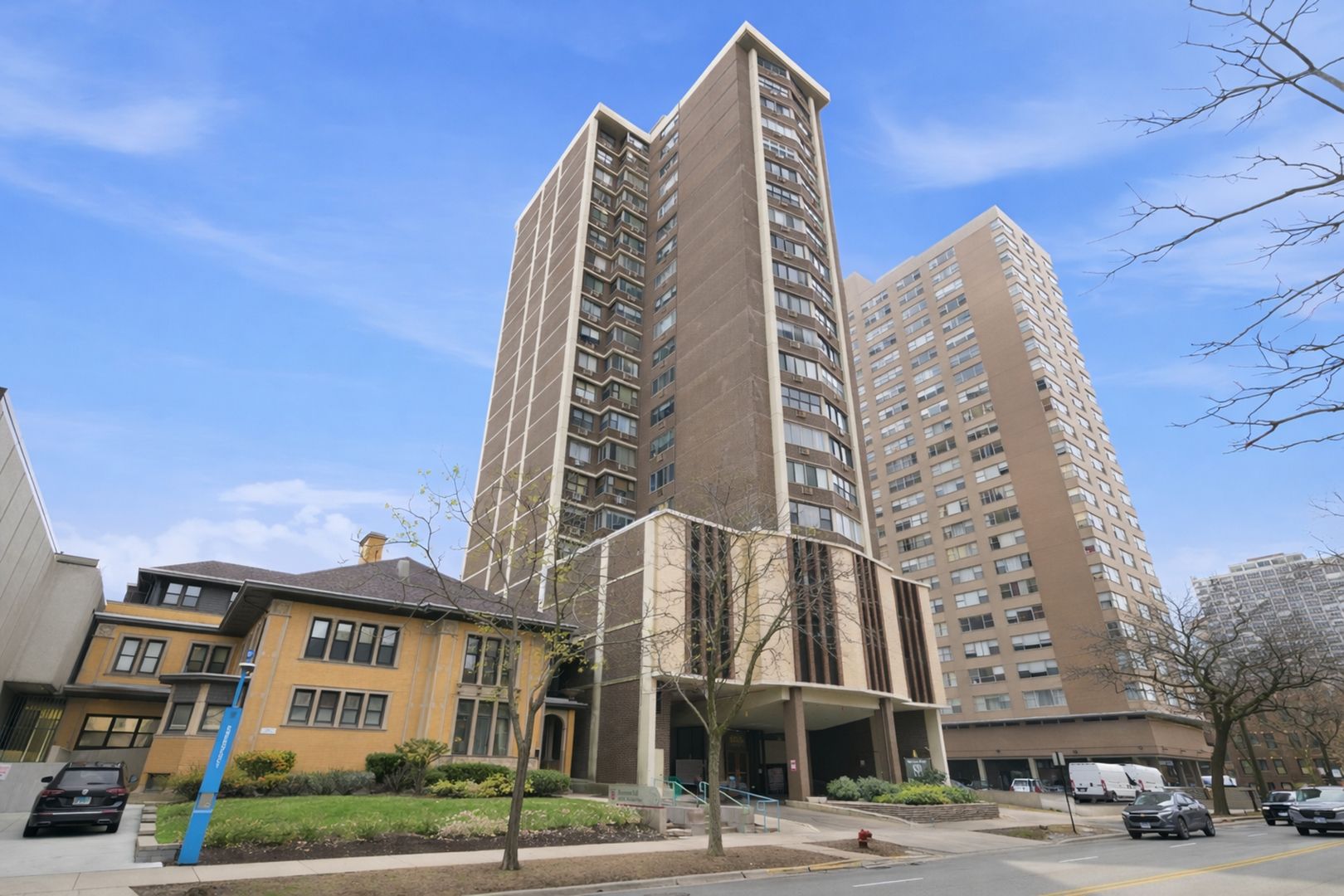 6325 N Sheridan Road #1808 — Chicago, IL 60660
