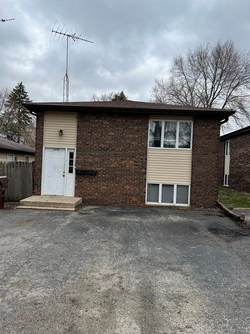 1809 E Washington Street #2 — Joliet, IL 60433