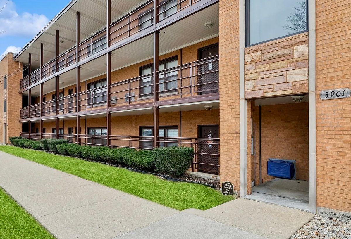 5901 Naper Avenue, Chicago, IL 60631