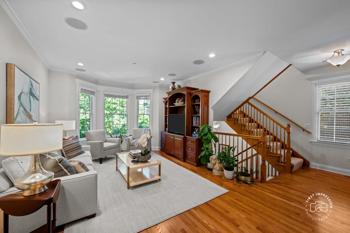 1127 Gilbert Avenue #1127, Downers Grove, IL 60515