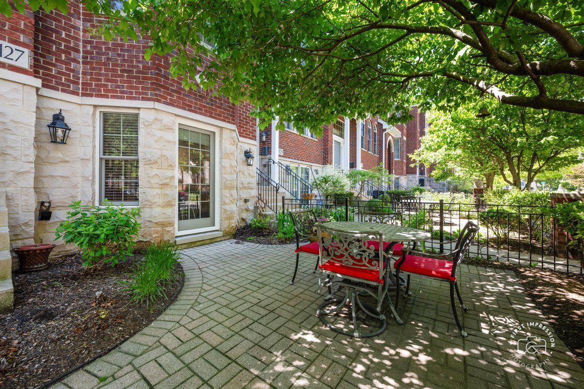 1127 Gilbert Avenue #1127, Downers Grove, IL 60515