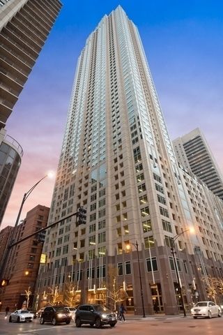 33 Ontario Street, Chicago, IL 60654
