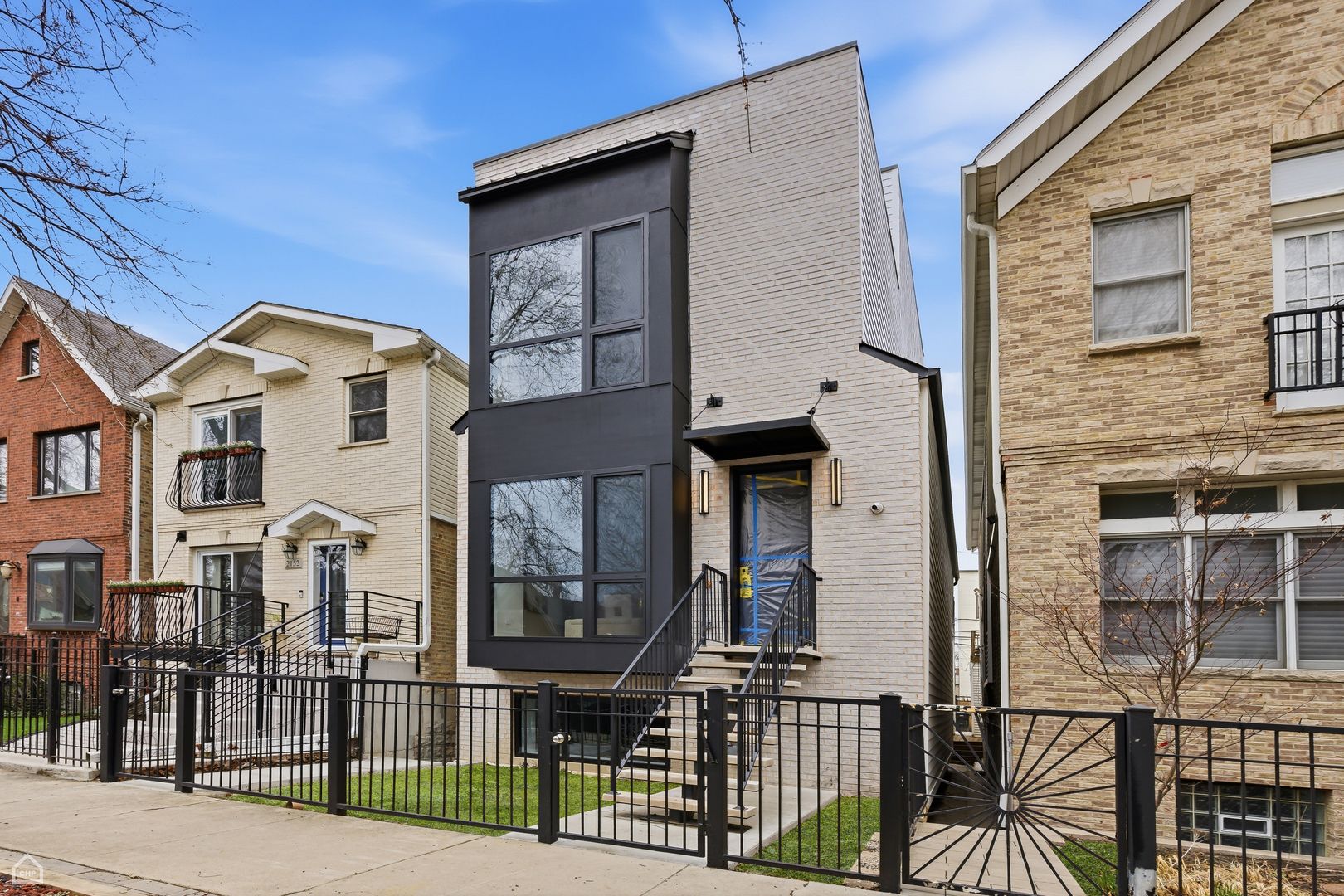 2156 N CLAREMONT Street — Chicago, IL 60647