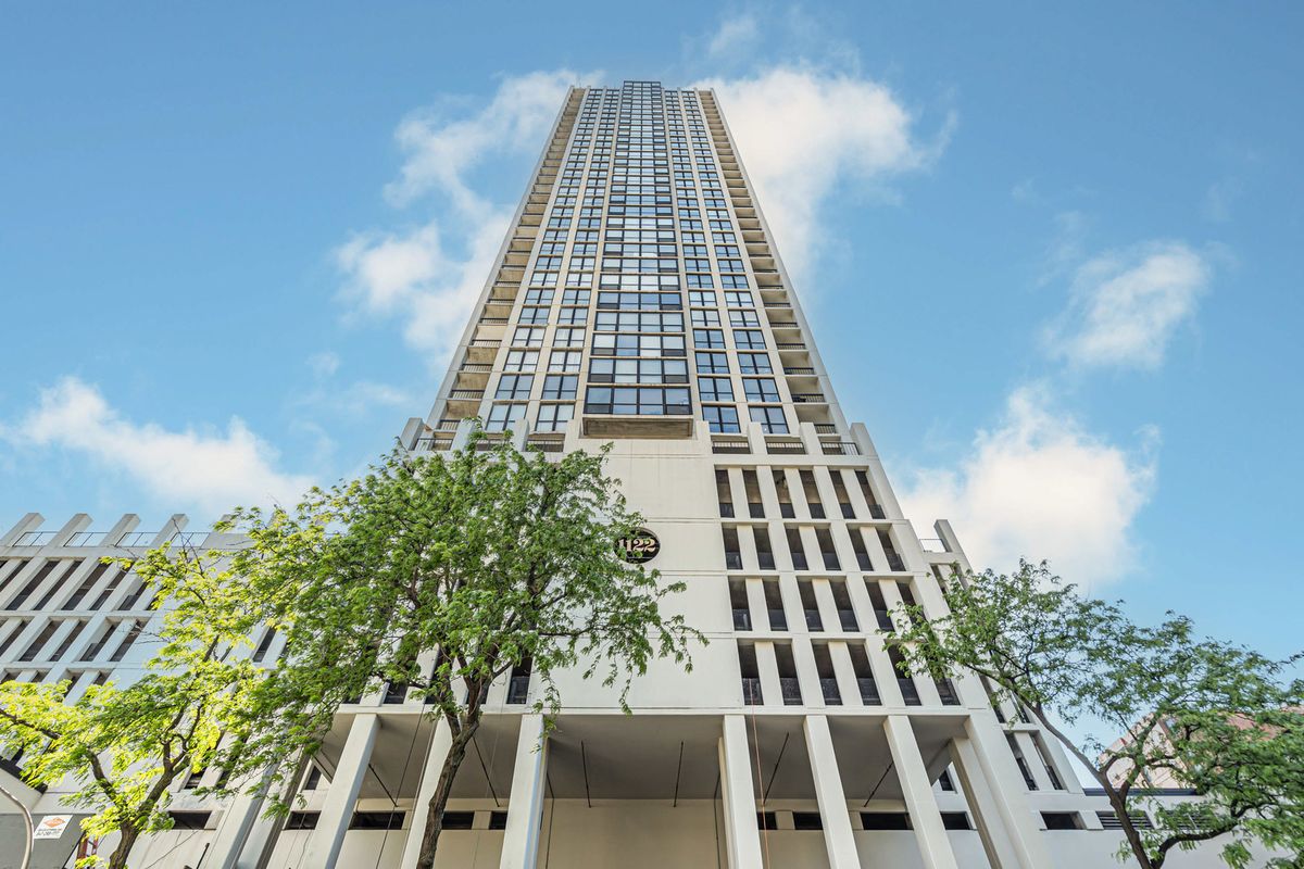 1122 Clark Street, Chicago, IL 60610