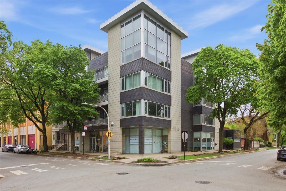 3255 Paulina Street, Chicago, IL 60657