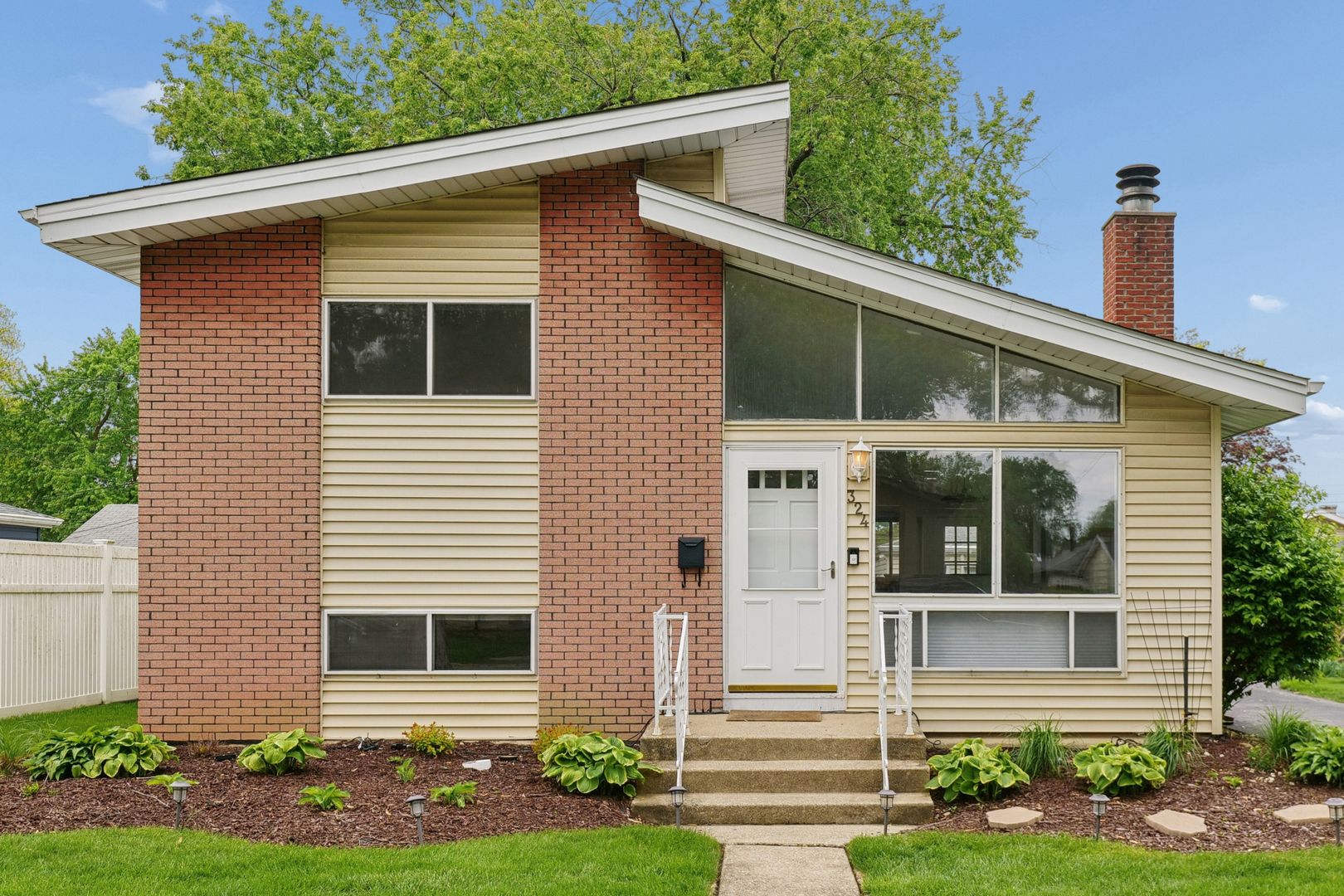 324 Mission Avenue — Villa Park, IL 60181