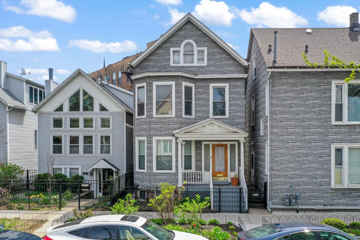 1429 Barry Avenue, Chicago, IL 60657