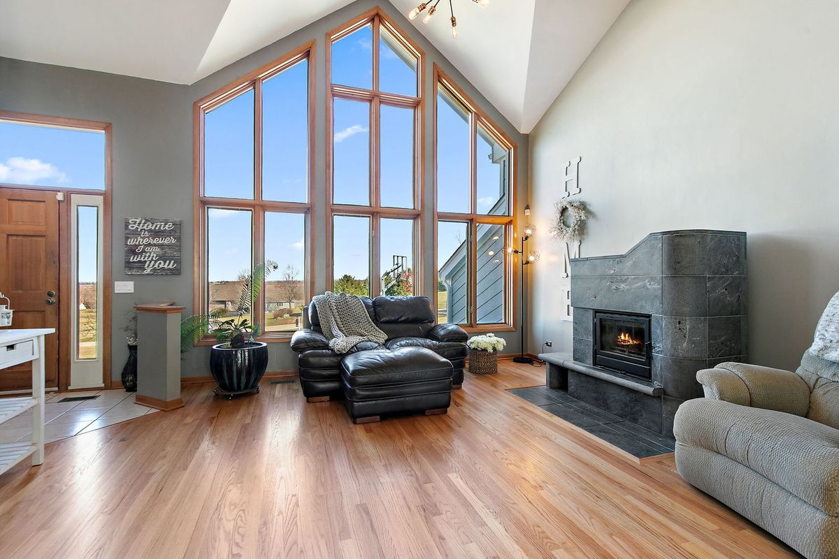 45W169 Hillview Lane, Hampshire, IL 60140