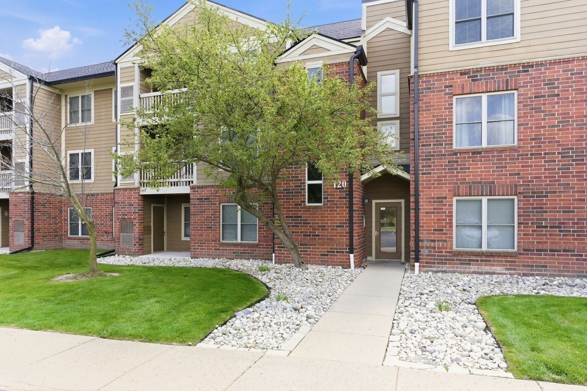 120 Glengarry Drive, Bloomingdale, IL 60108
